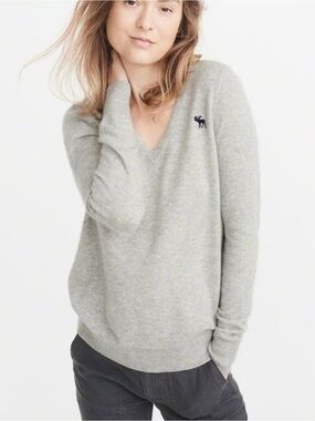 Abercrombie & Fitch 100% Cashmere Gray V-Neck Sweater Preppy Cozy Women’s Size S